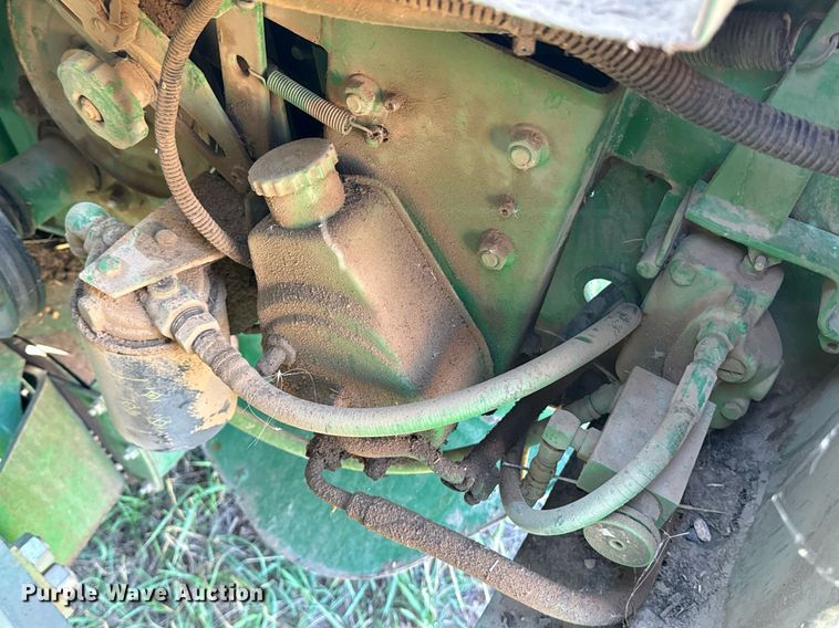 image for item EE7704 1996 John Deere  535 round baler