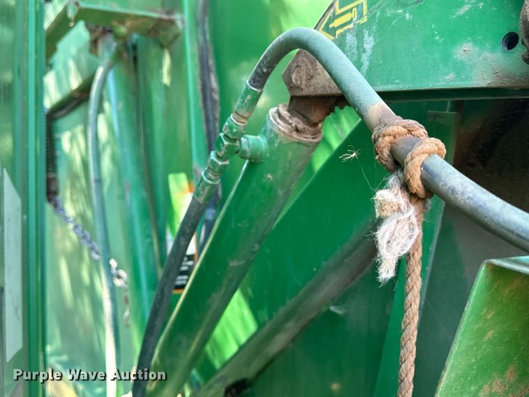 image for item EE7704 1996 John Deere  535 round baler