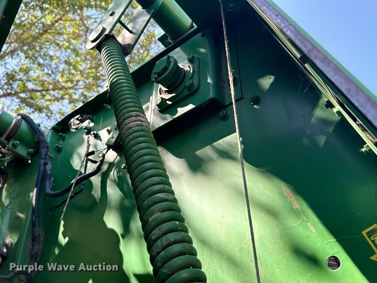 image for item EE7704 1996 John Deere  535 round baler