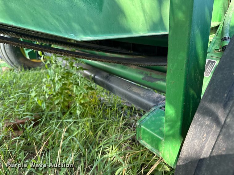 image for item EE7704 1996 John Deere  535 round baler