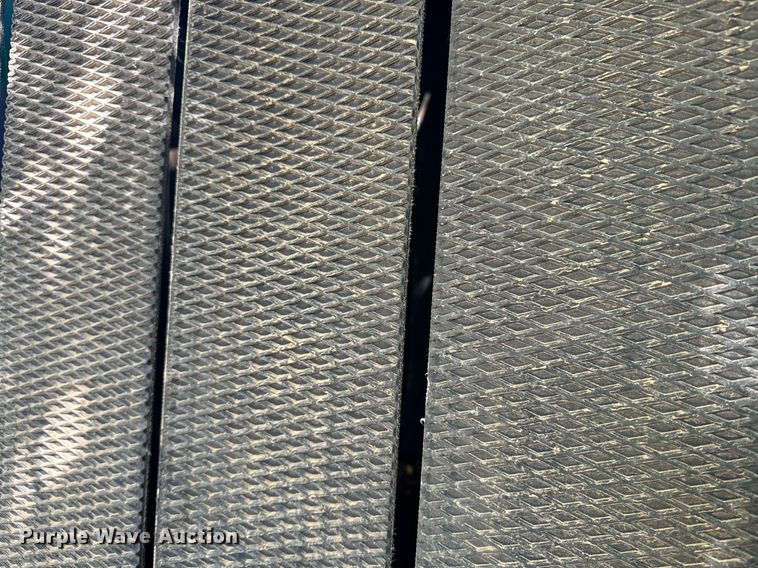 image for item EE7704 1996 John Deere  535 round baler