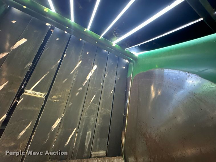 image for item EE7704 1996 John Deere  535 round baler