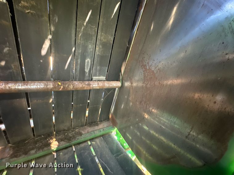 image for item EE7704 1996 John Deere  535 round baler