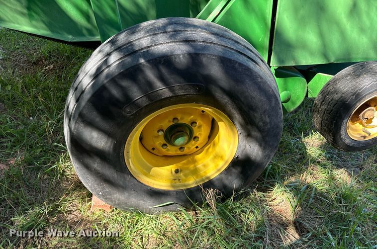 image for item EE7704 1996 John Deere  535 round baler