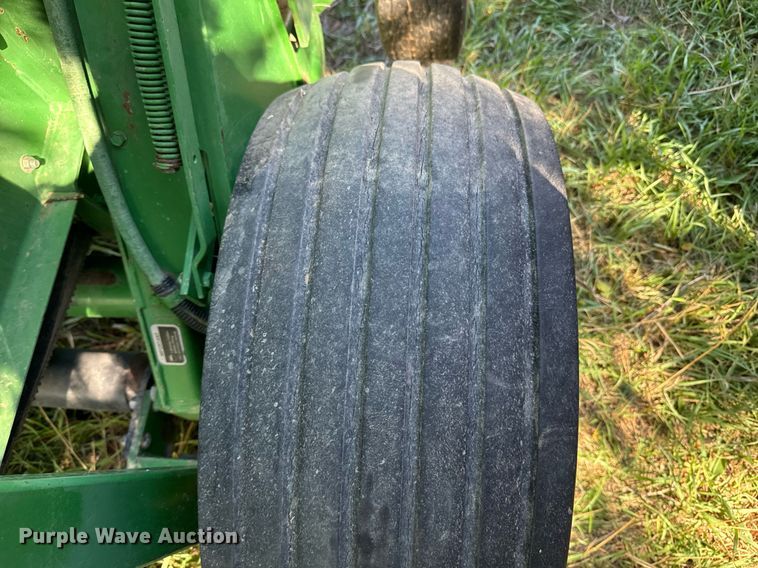 image for item EE7704 1996 John Deere  535 round baler