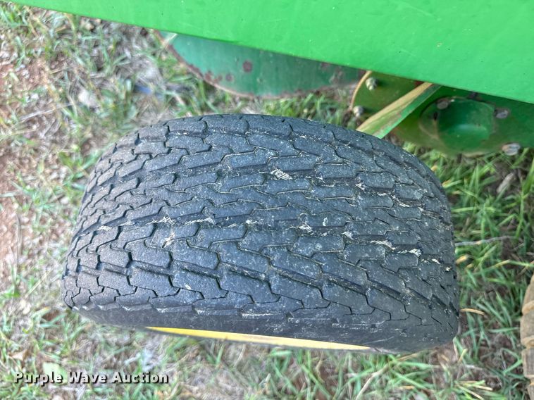 image for item EE7704 1996 John Deere  535 round baler