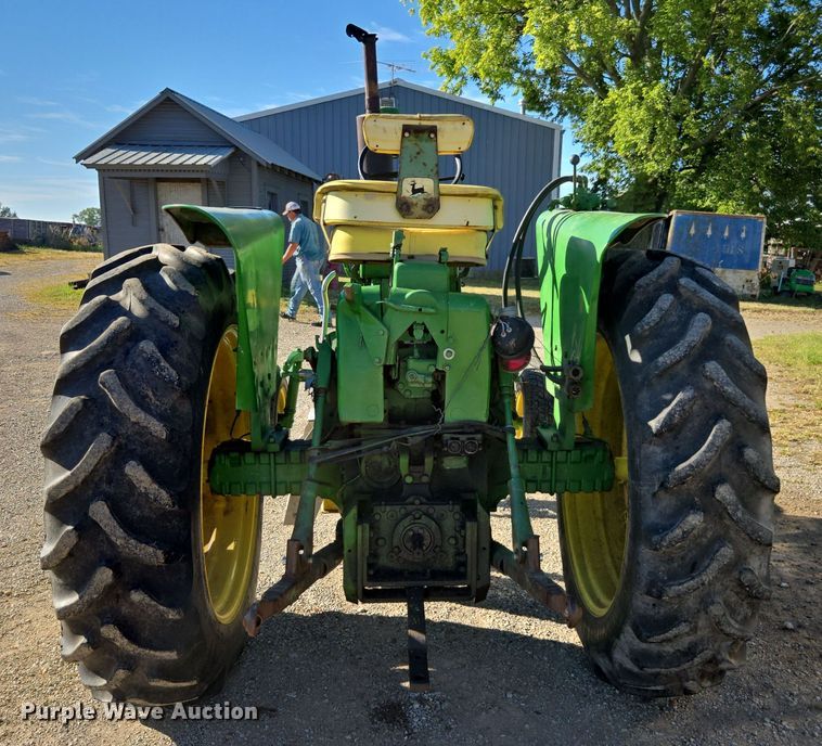 image for item EE7760 1962 John Deere 3010 tractor