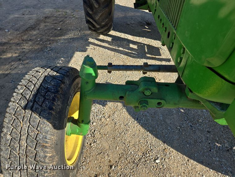 image for item EE7760 1962 John Deere 3010 tractor