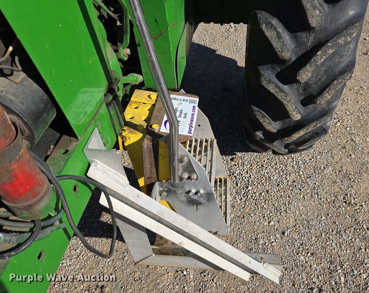 image for item EE7760 1962 John Deere 3010 tractor