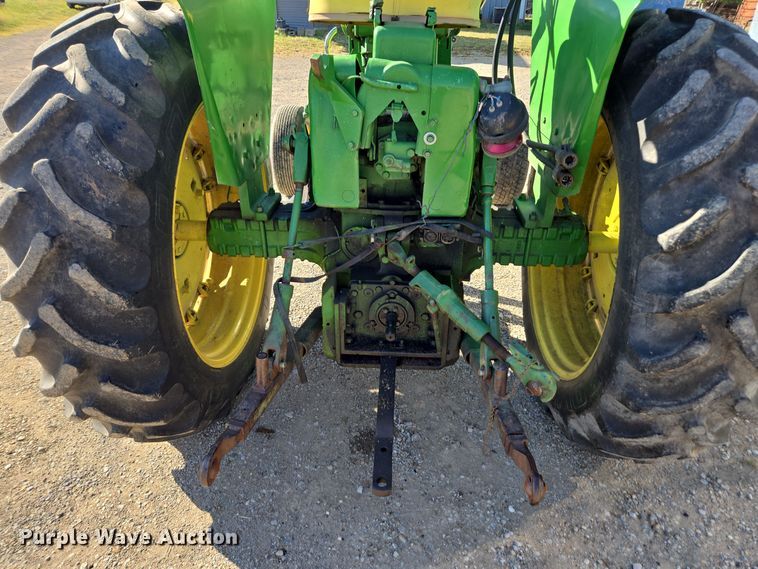 image for item EE7760 1962 John Deere 3010 tractor