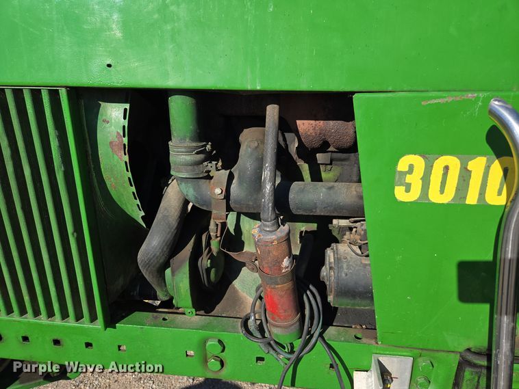 image for item EE7760 1962 John Deere 3010 tractor