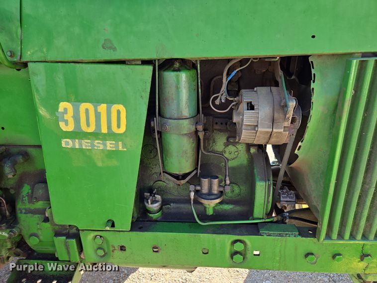 image for item EE7760 1962 John Deere 3010 tractor
