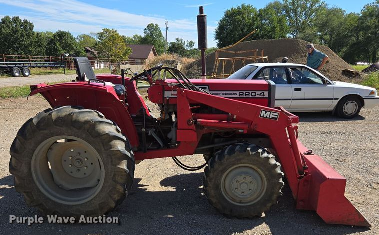image for item EE7765 1979 Massey Ferguson  220-4 MFWD tractor
