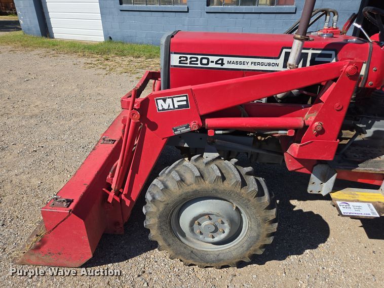image for item EE7765 1979 Massey Ferguson  220-4 MFWD tractor