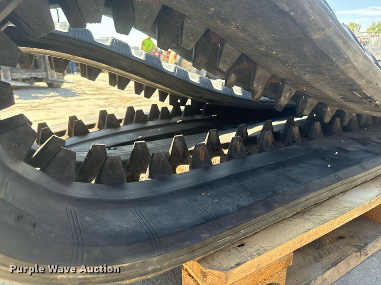 image for item EG6672 Bobcat  Bridgestone  tracks