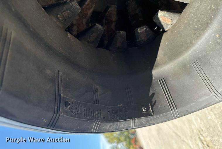 image for item EG6672 Bobcat  Bridgestone  tracks