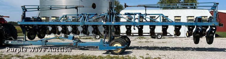 image for item EK3386 1995 Kinze 2600 planter