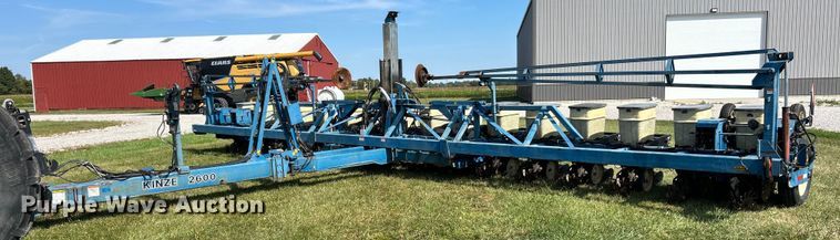 image for item EK3386 1995 Kinze 2600 planter