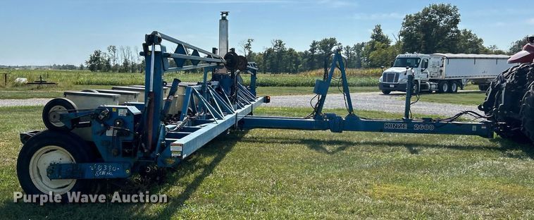 image for item EK3386 1995 Kinze 2600 planter