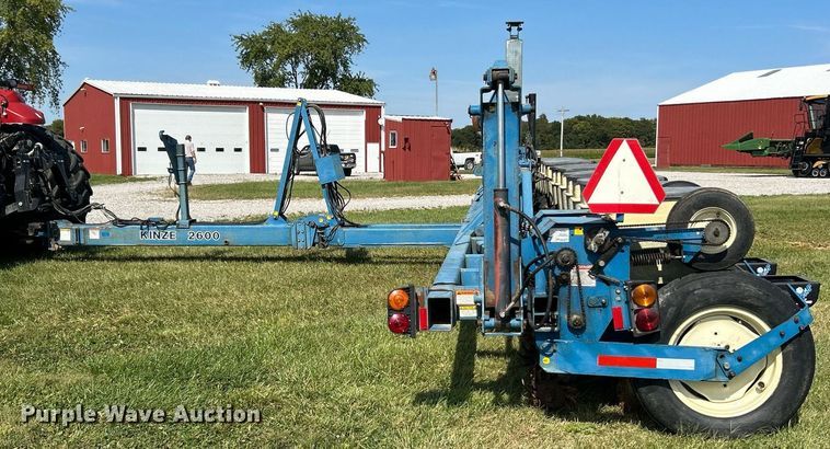 image for item EK3386 1995 Kinze 2600 planter