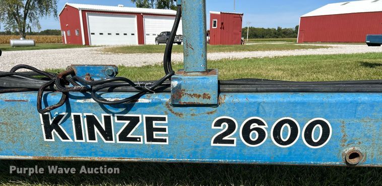 image for item EK3386 1995 Kinze 2600 planter