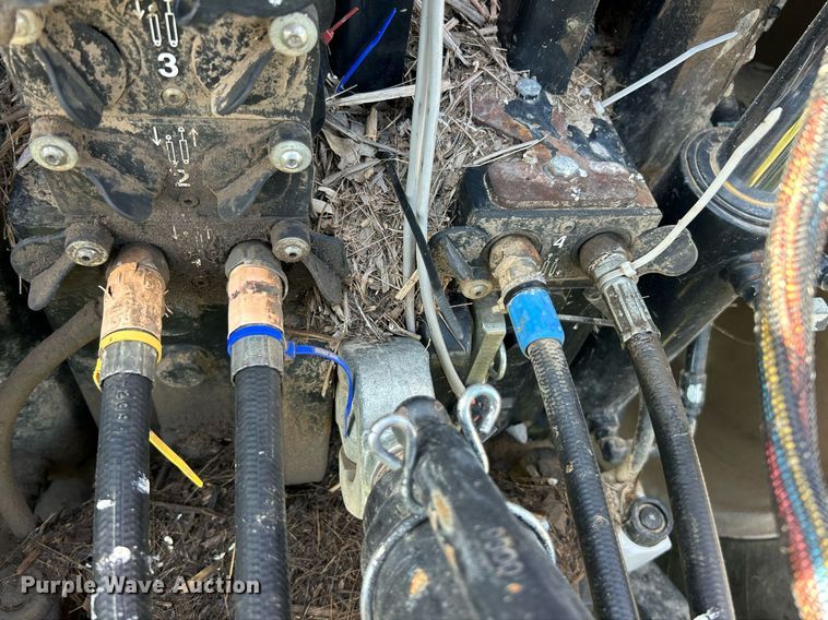 image for item EK3386 1995 Kinze 2600 planter