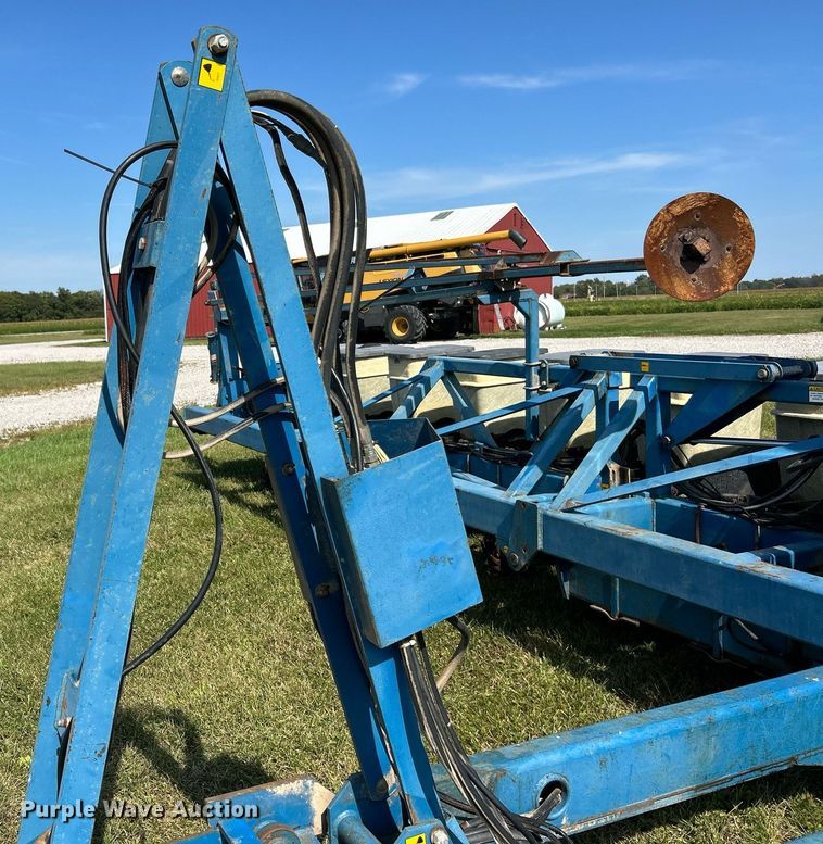 image for item EK3386 1995 Kinze 2600 planter