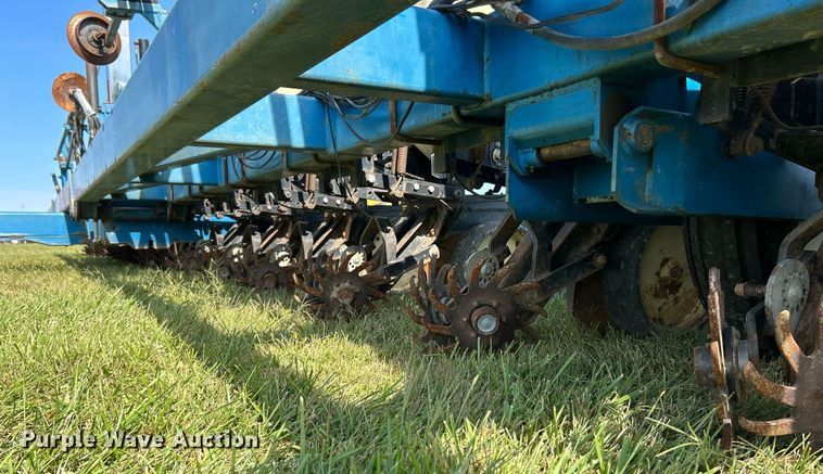 image for item EK3386 1995 Kinze 2600 planter