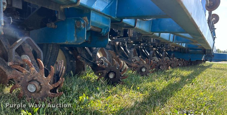 image for item EK3386 1995 Kinze 2600 planter