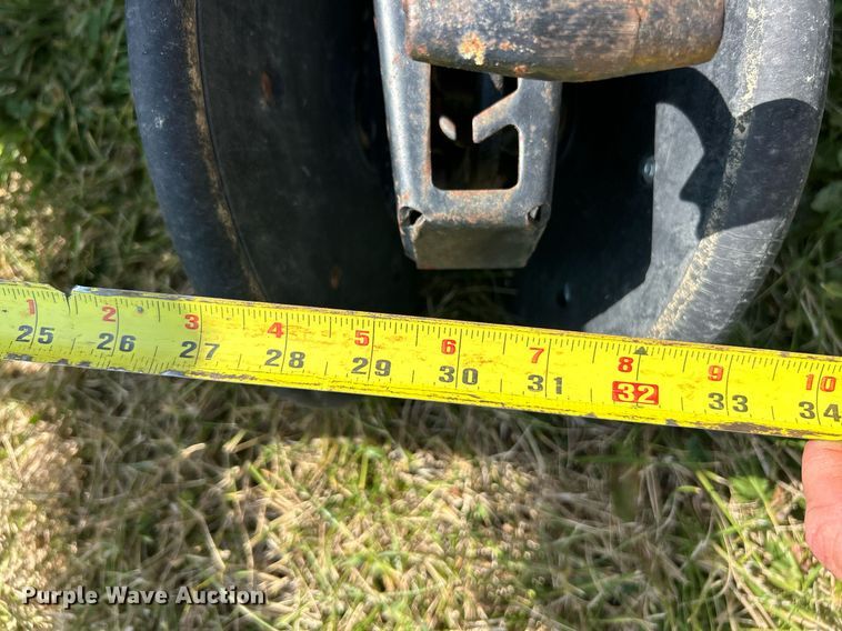 image for item EK3386 1995 Kinze 2600 planter