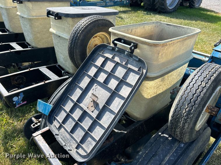 image for item EK3386 1995 Kinze 2600 planter