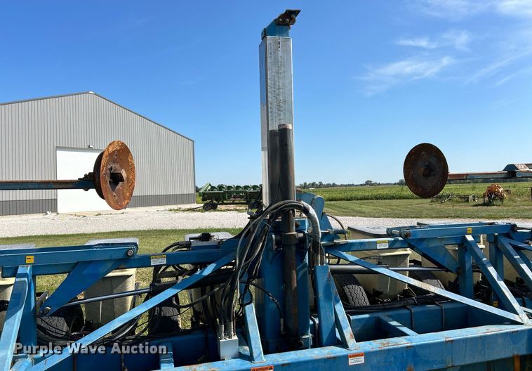 image for item EK3386 1995 Kinze 2600 planter