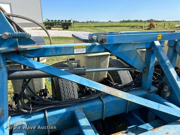 image for item EK3386 1995 Kinze 2600 planter