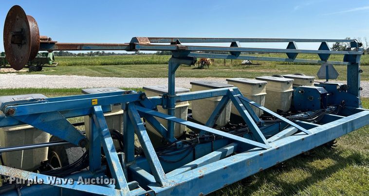 image for item EK3386 1995 Kinze 2600 planter