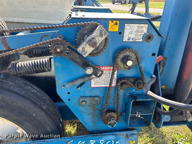 image for item EK3386 1995 Kinze 2600 planter