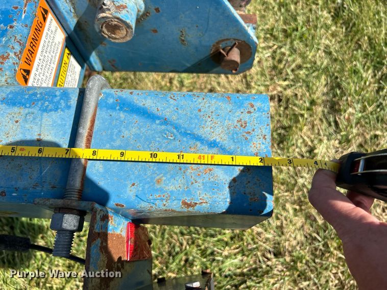 image for item EK3386 1995 Kinze 2600 planter