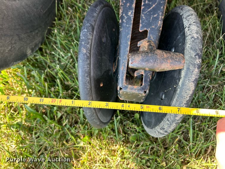 image for item EK3386 1995 Kinze 2600 planter