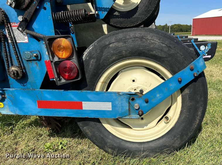 image for item EK3386 1995 Kinze 2600 planter