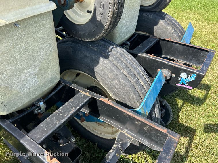 image for item EK3386 1995 Kinze 2600 planter