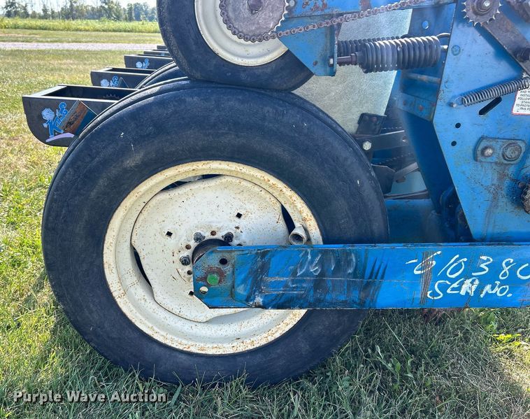 image for item EK3386 1995 Kinze 2600 planter