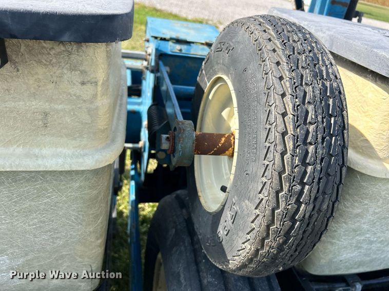 image for item EK3386 1995 Kinze 2600 planter