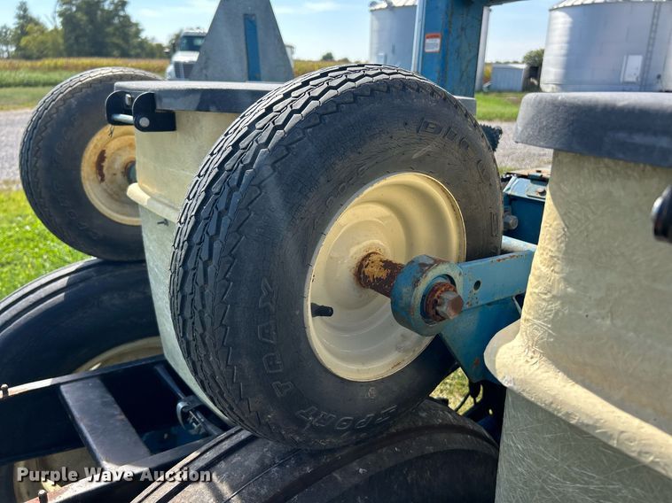 image for item EK3386 1995 Kinze 2600 planter