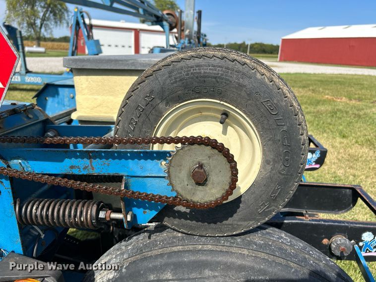 image for item EK3386 1995 Kinze 2600 planter