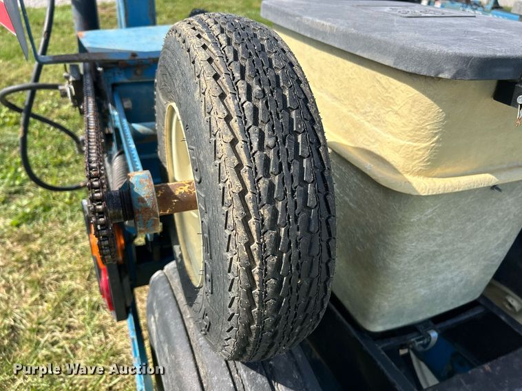 image for item EK3386 1995 Kinze 2600 planter