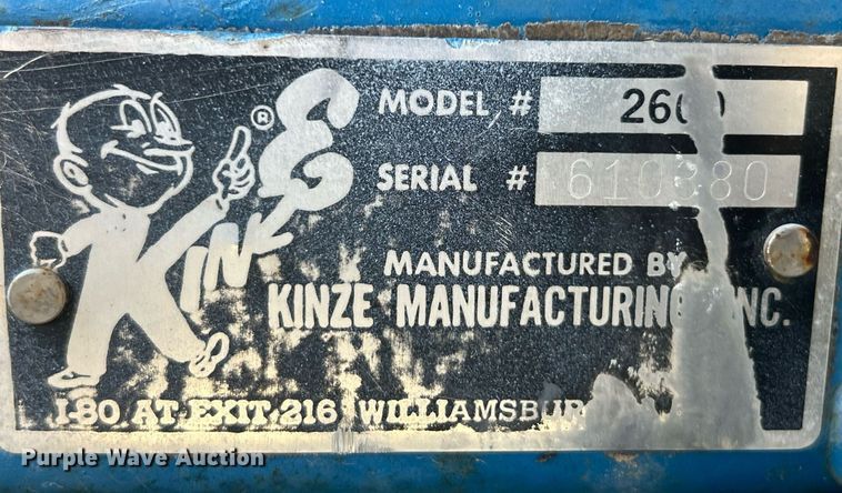 image for item EK3386 1995 Kinze 2600 planter