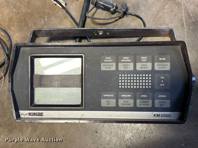 image for item EK3386 1995 Kinze 2600 planter