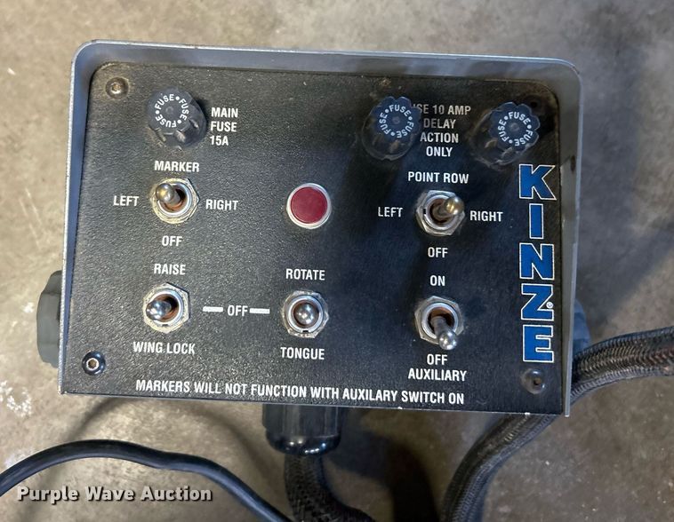 image for item EK3386 1995 Kinze 2600 planter