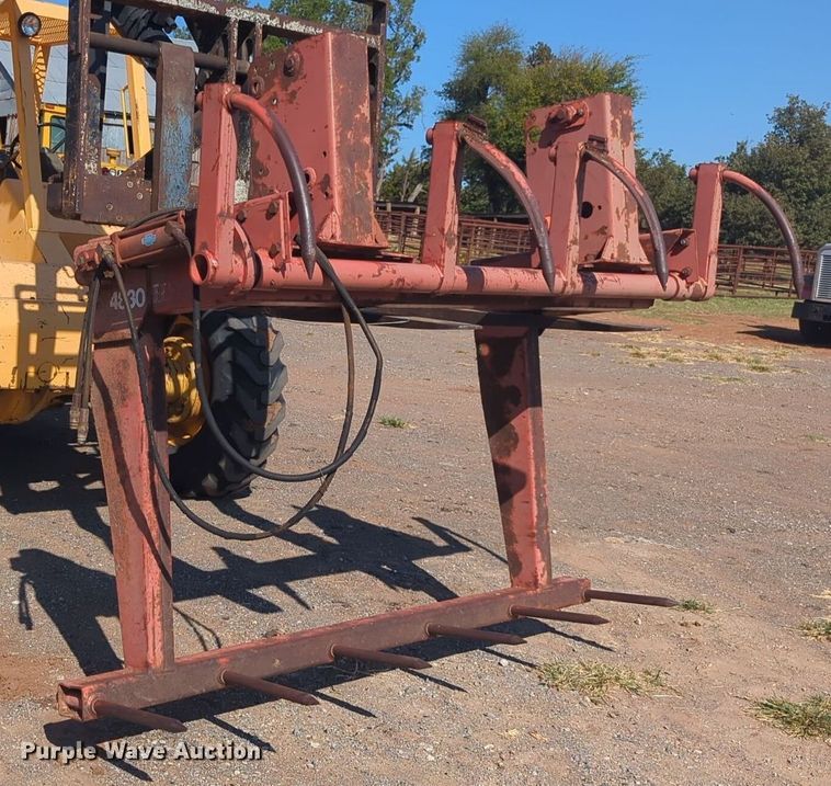 image for item EQ2192 Hesston 4830 square bale grapple