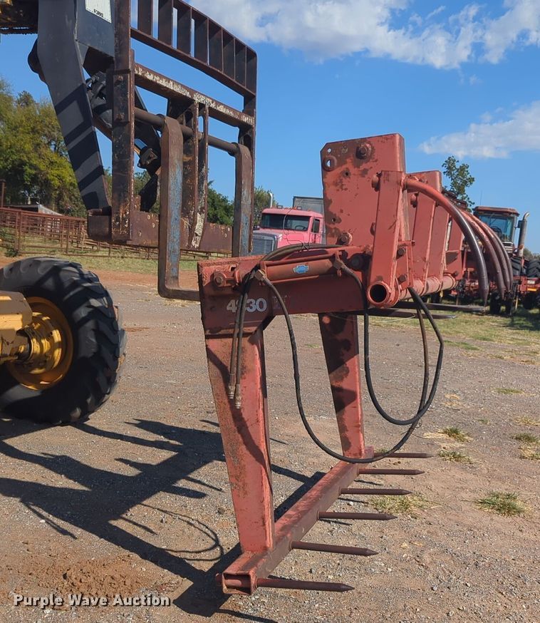 image for item EQ2192 Hesston 4830 square bale grapple