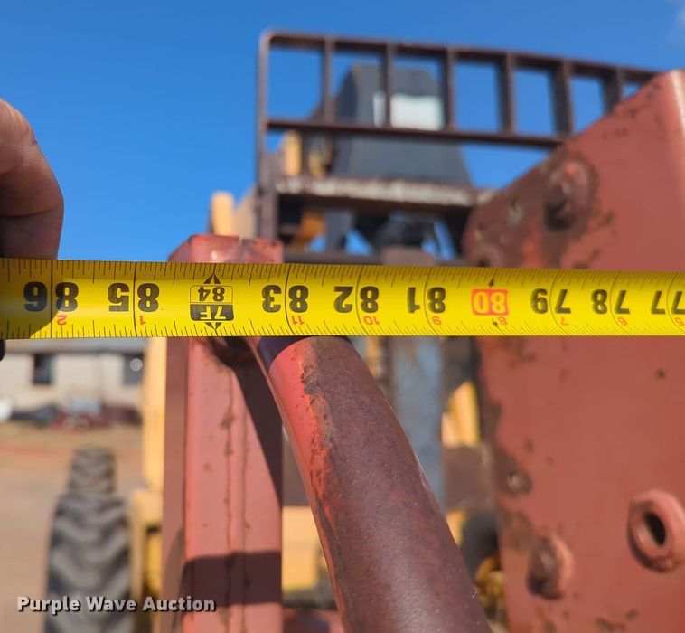 image for item EQ2192 Hesston 4830 square bale grapple